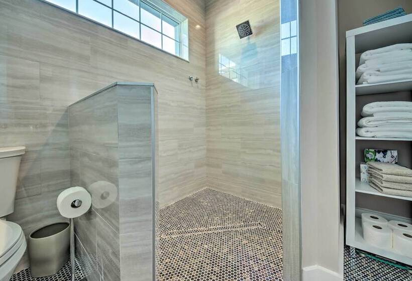 Sprawling Fort Denaud Paradise: Pool, Hot Tub