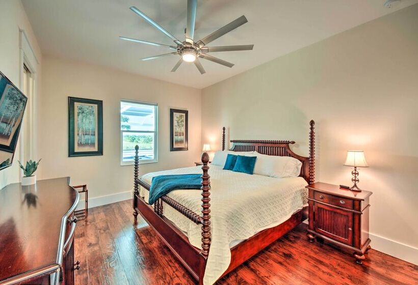 Sprawling Fort Denaud Paradise: Pool, Hot Tub