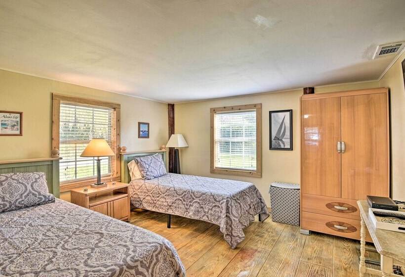 St Johns River Canal Home W/ Grill!