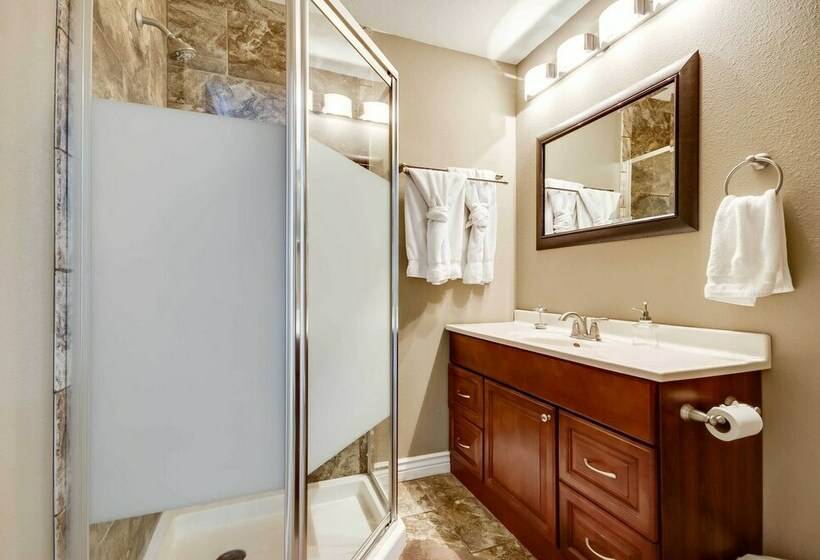 Stunning Lake Ozark Retreat W/ Dock & Boat Slip!