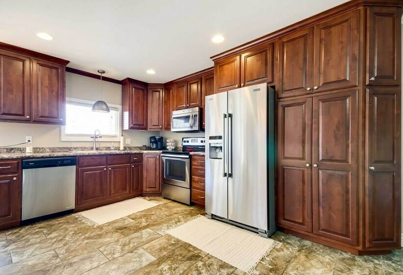 Stunning Lake Ozark Retreat W/ Dock & Boat Slip!