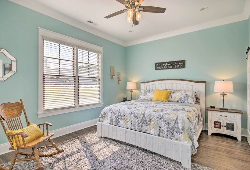 Stunning Lakefront Retreat W/ Dock Access!