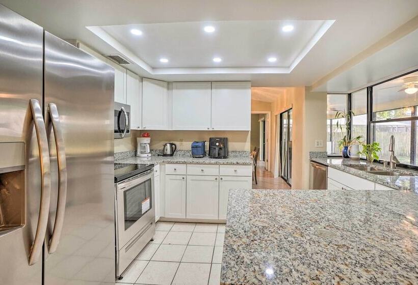 Stunning Retreat ~ 3 Miles To Pier!