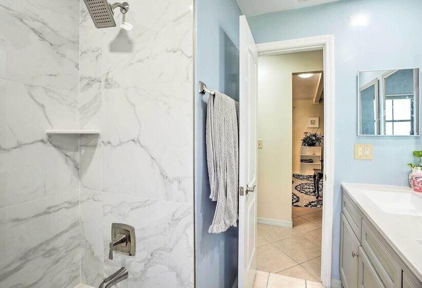 Stunning Retreat ~ 3 Miles To Pier!