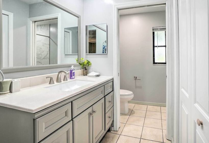 Stunning Retreat ~ 3 Miles To Pier!