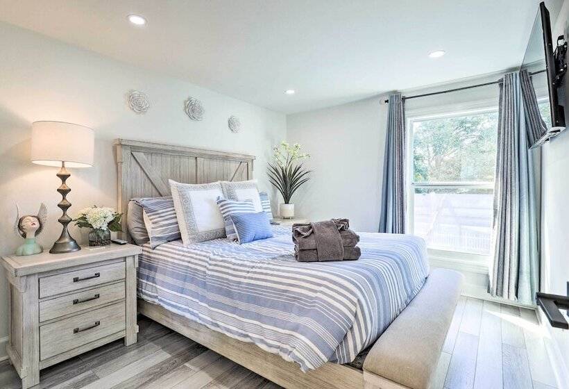 Stunning Tampa Oasis ~ 15 Mi From Downtown!