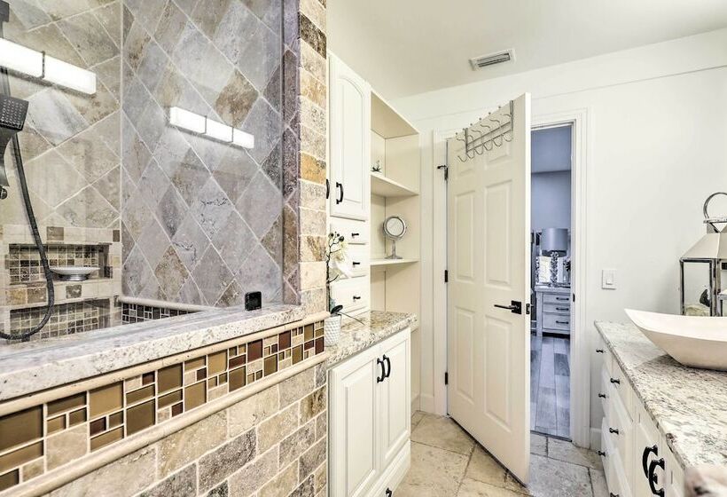 Stunning Tampa Oasis ~ 15 Mi From Downtown!