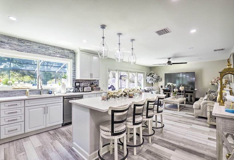 Stunning Tampa Oasis ~ 15 Mi From Downtown!