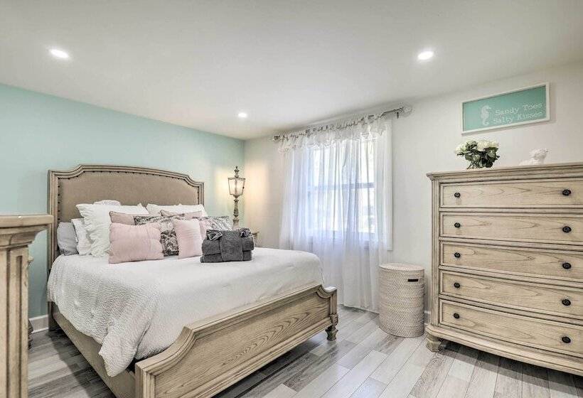 Stunning Tampa Oasis ~ 15 Mi From Downtown!