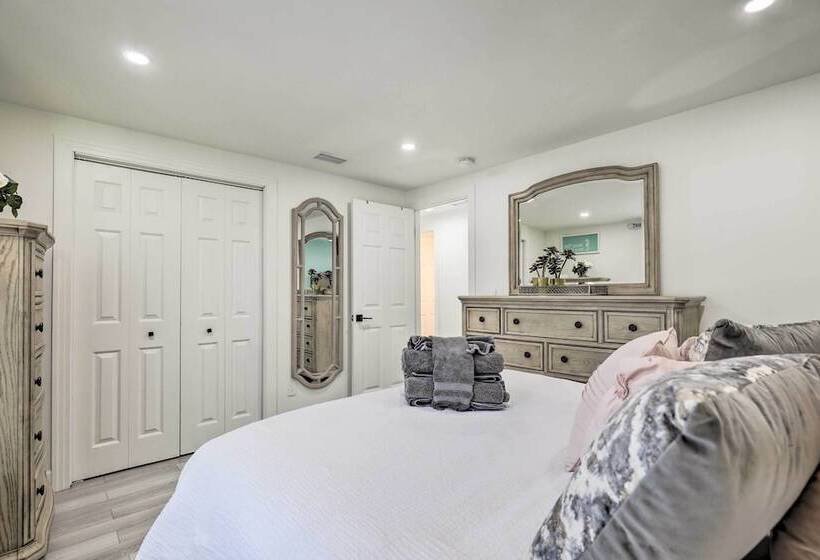 Stunning Tampa Oasis ~ 15 Mi From Downtown!