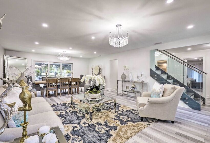 Stunning Tampa Oasis ~ 15 Mi From Downtown!