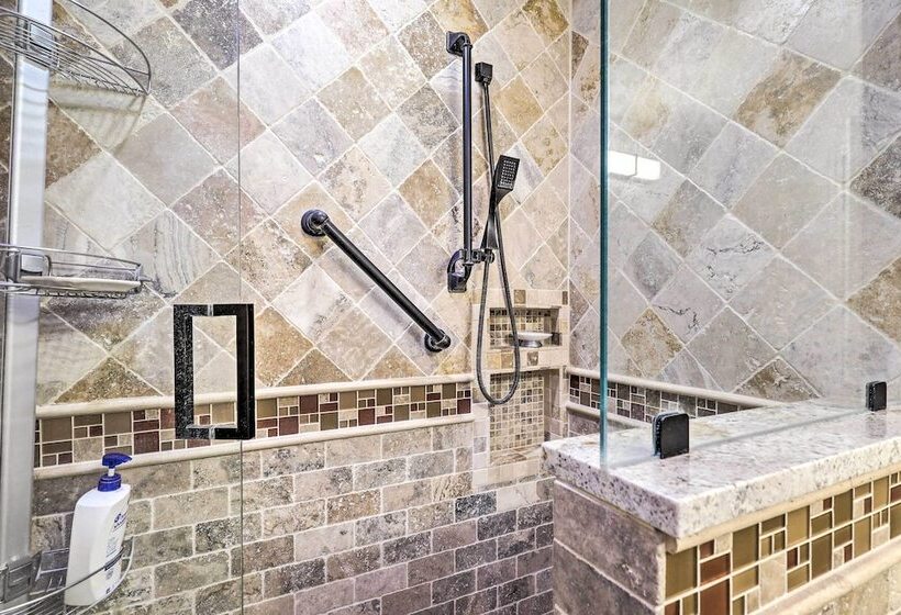 Stunning Tampa Oasis ~ 15 Mi From Downtown!