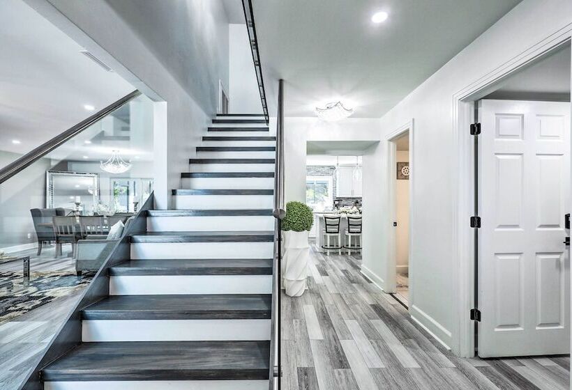 Stunning Tampa Oasis ~ 15 Mi From Downtown!