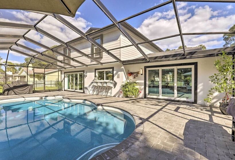 Stunning Tampa Oasis ~ 15 Mi From Downtown!