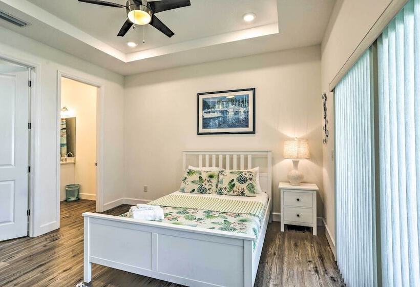 Family Friendly Tampa Home < 3 Mi To Ocean!