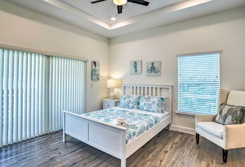 Family Friendly Tampa Home < 3 Mi To Ocean!
