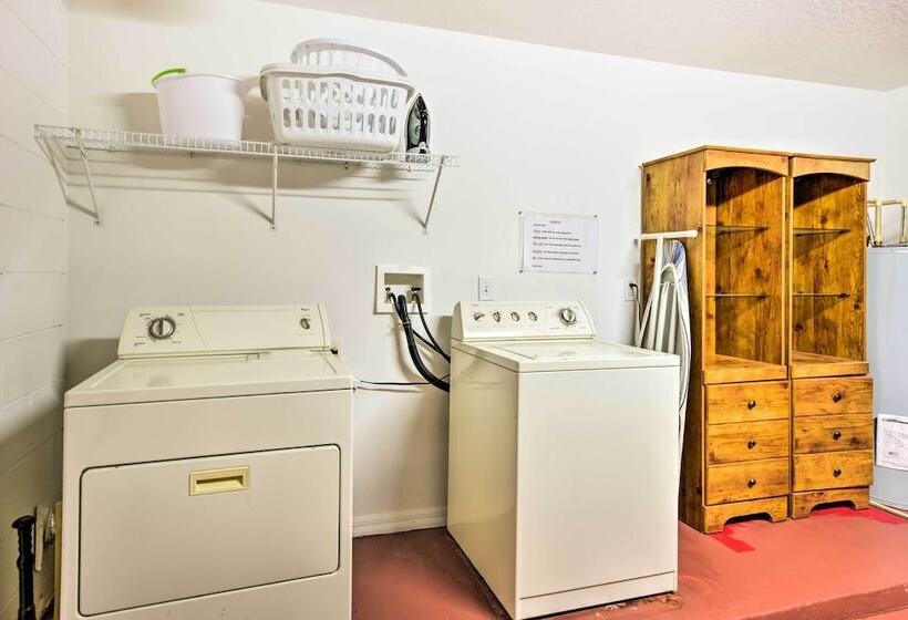 Retreat W/ Pool: 25 Mi To Disney