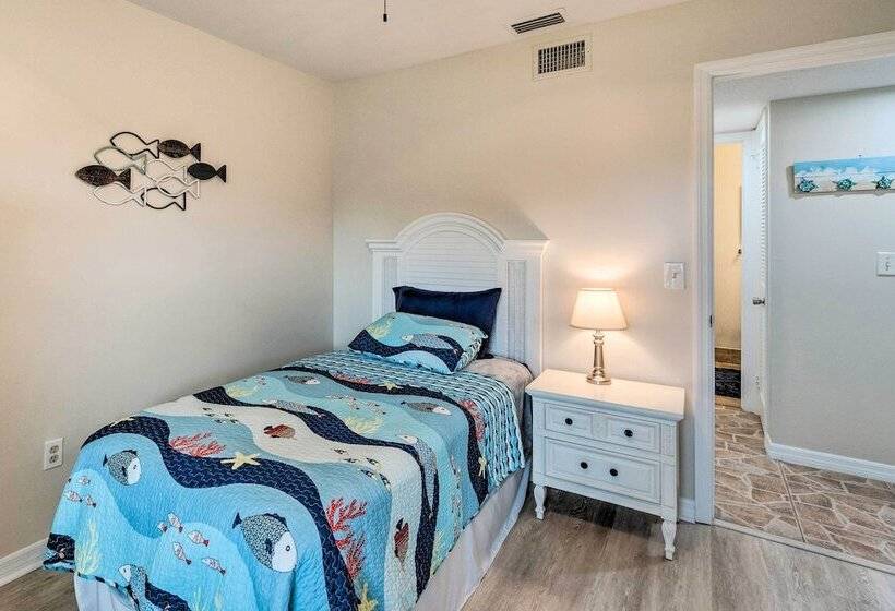 Sunny Port Charlotte Family Retreat: 3 Mi To Beach