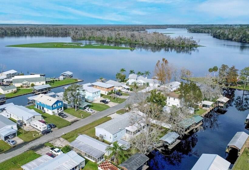 Sunny Waterfront Welaka Home W/ Private Dock!