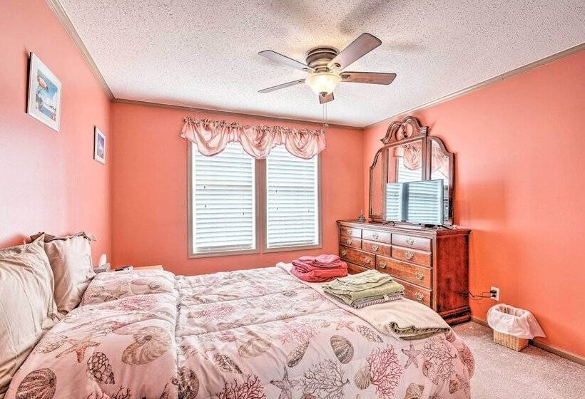Surfside Beach Home W/ Resort Perks: Walk To Beach