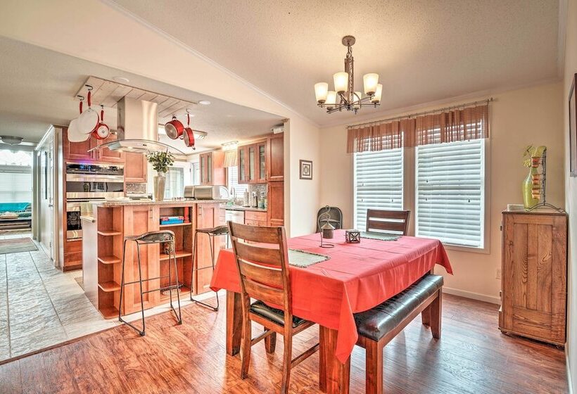 Surfside Beach Home W/ Resort Perks: Walk To Beach