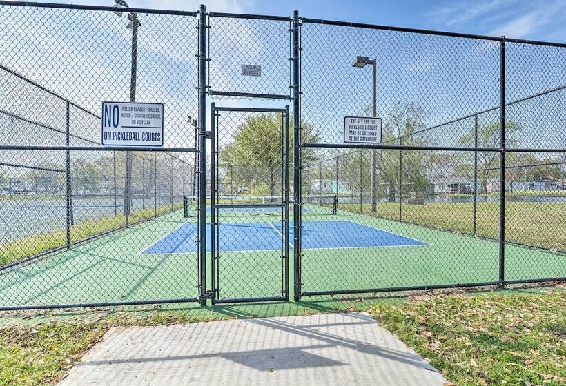 Surfside Beach Home W/ Resort Perks: Walk To Beach