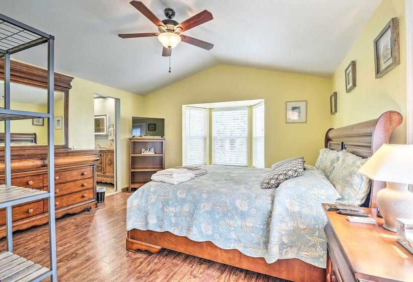 Surfside Beach Home W/ Resort Perks: Walk To Beach