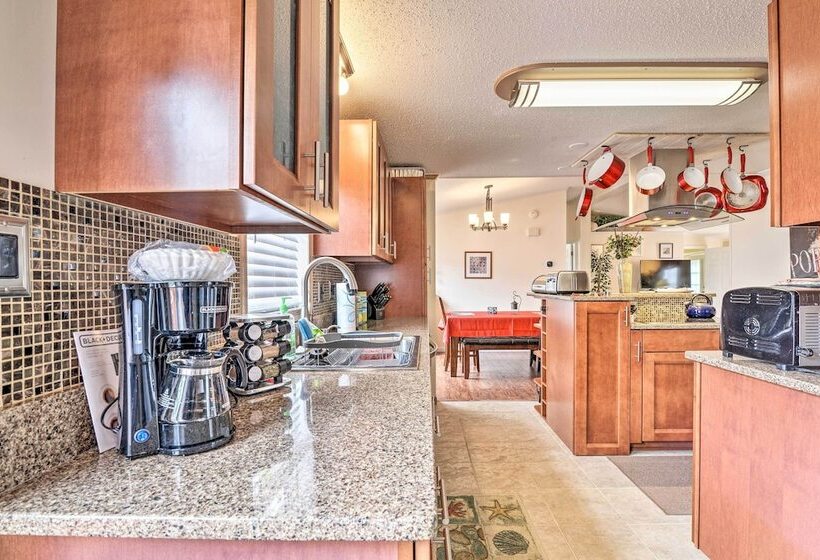 Surfside Beach Home W/ Resort Perks: Walk To Beach