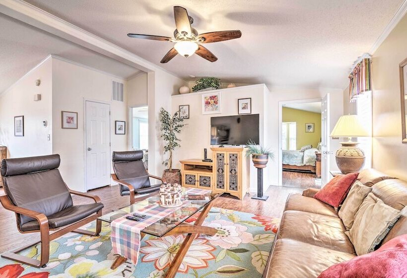 Surfside Beach Home W/ Resort Perks: Walk To Beach