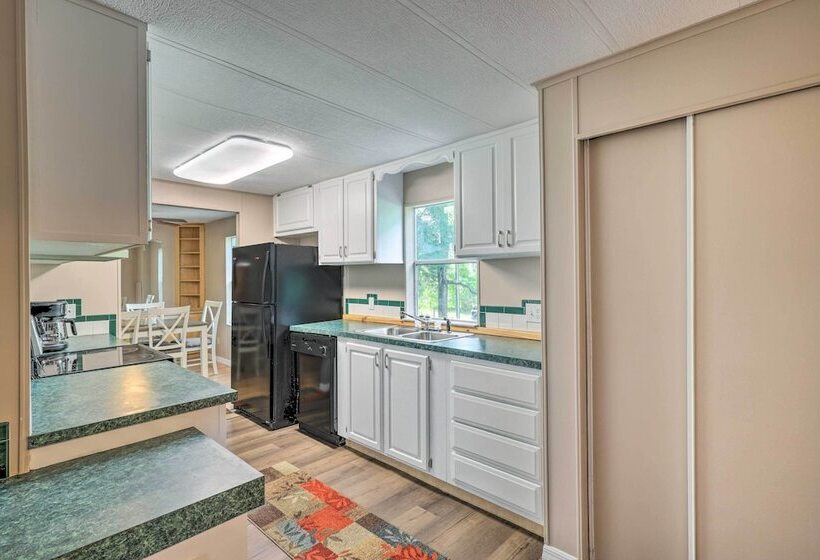 Suwannee Riverfront Home: Grill, Near Springs