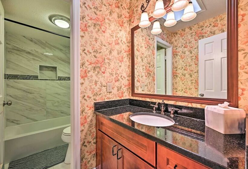 Tampa Home W/ Pool < 4 Mi To Busch Gardens!