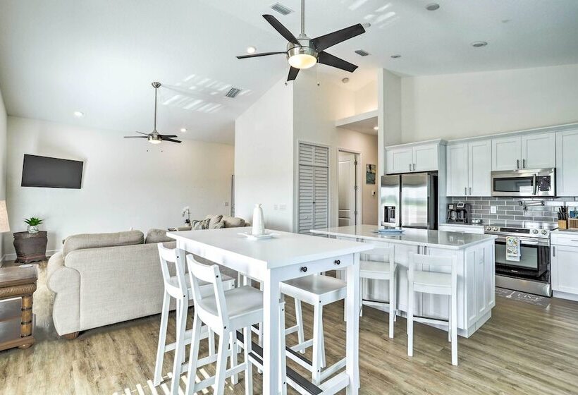 Tampa House W/ Patio, Near Downtown & Beaches!