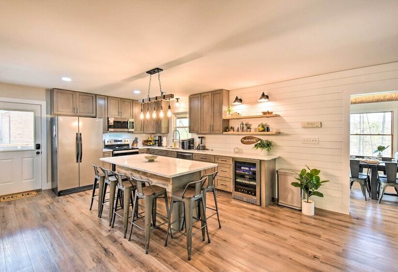 Townville Lake House W/ Private Dock, Kayaks!