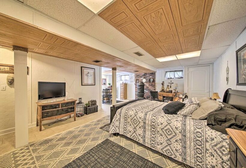 Traditional Country Home In De Soto W/ Yard!