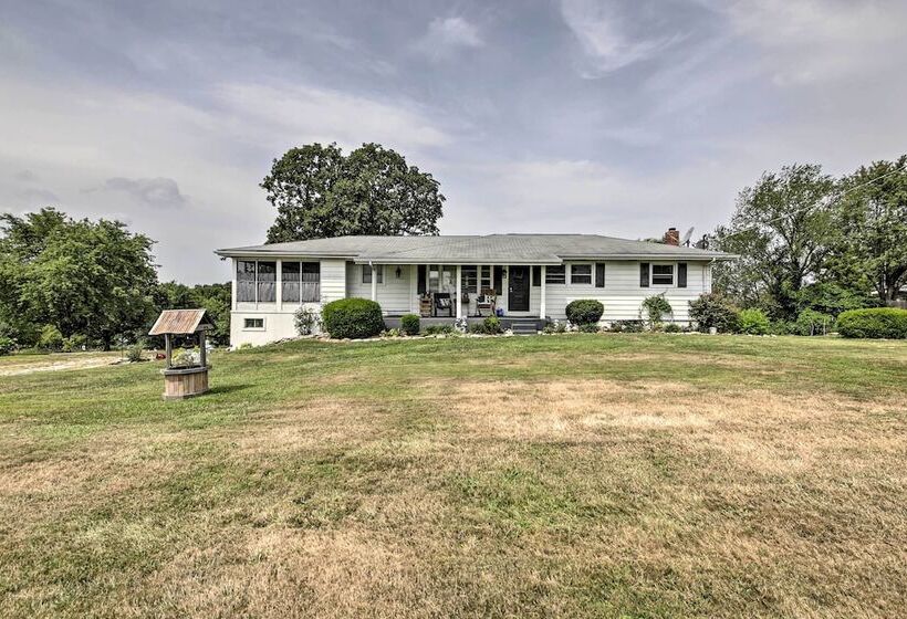 Traditional Country Home In De Soto W/ Yard!