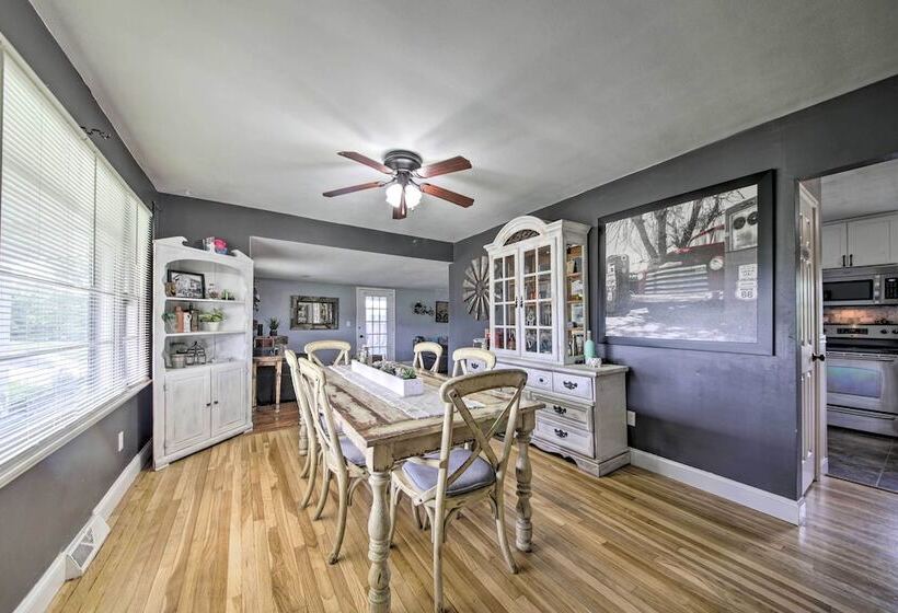 Traditional Country Home In De Soto W/ Yard!