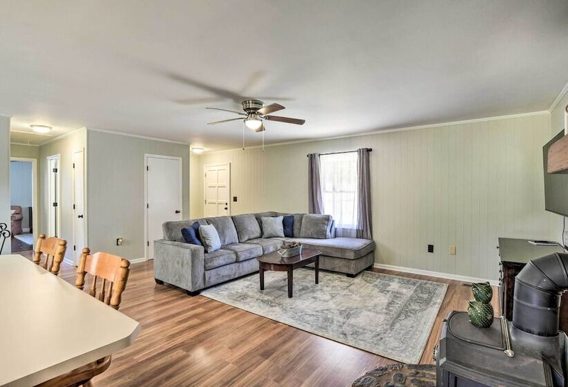Tranquil Country Retreat Close To Greenville!