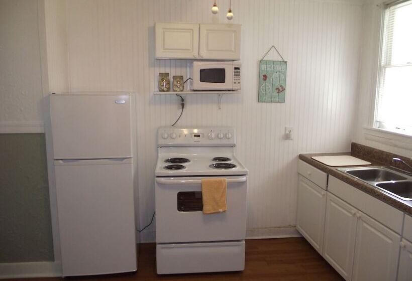 Treasure Island Cottage, Near Boardwalk & Beach!