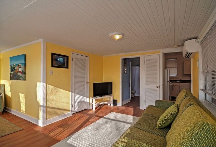 Treasure Island Cottage, Near Boardwalk & Beach!