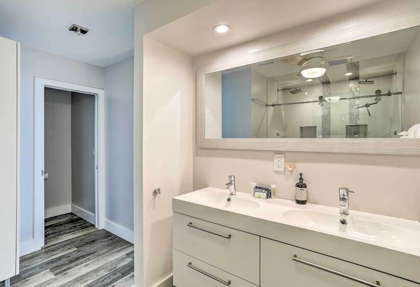 Treasure Island Gem W/ Dock: Walk To Beach