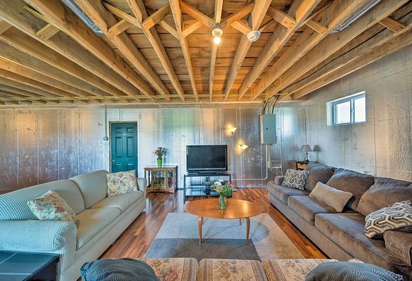 Updated Berger Cottage W/ Pool, On A Private Farm!