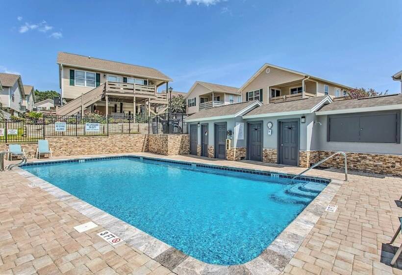Updated Myrtle Beach Cottage W/ Shared Pool!