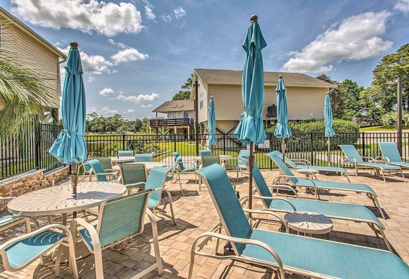 Updated Myrtle Beach Cottage W/ Shared Pool!