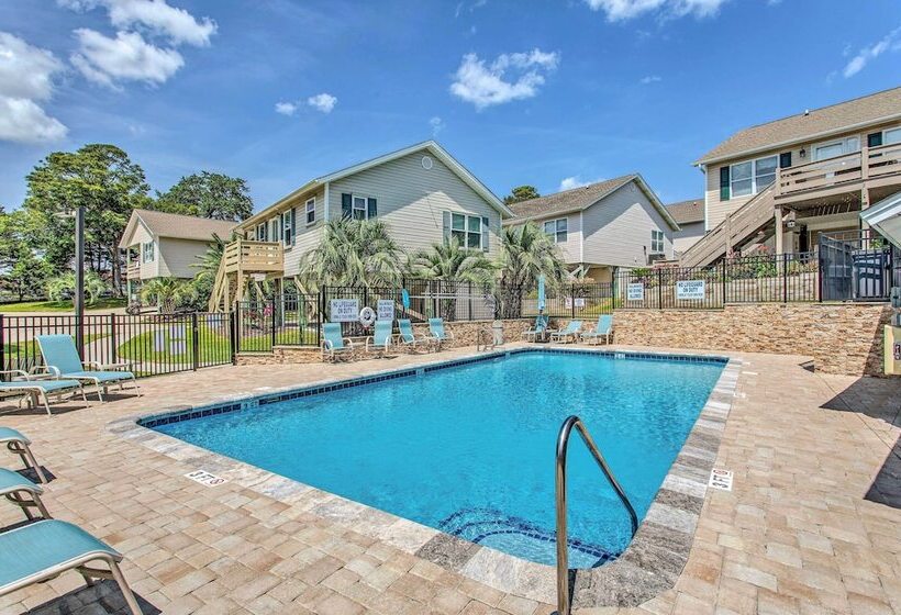 Updated Myrtle Beach Cottage W/ Shared Pool!