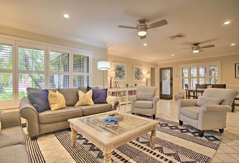 2 Mi To Beach: Updated & Private Oakland Park Gem!