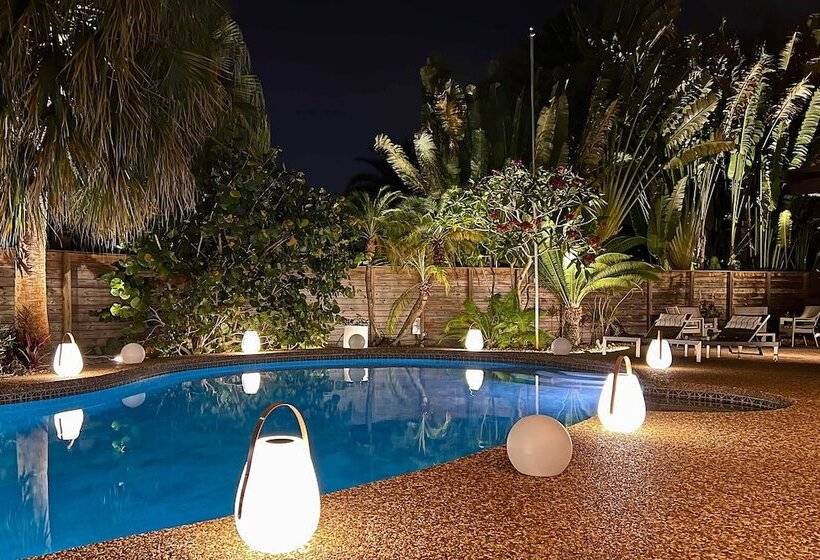 2 Mi To Beach: Updated & Private Oakland Park Gem!