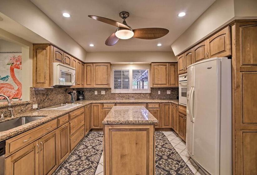 2 Mi To Beach: Updated & Private Oakland Park Gem!