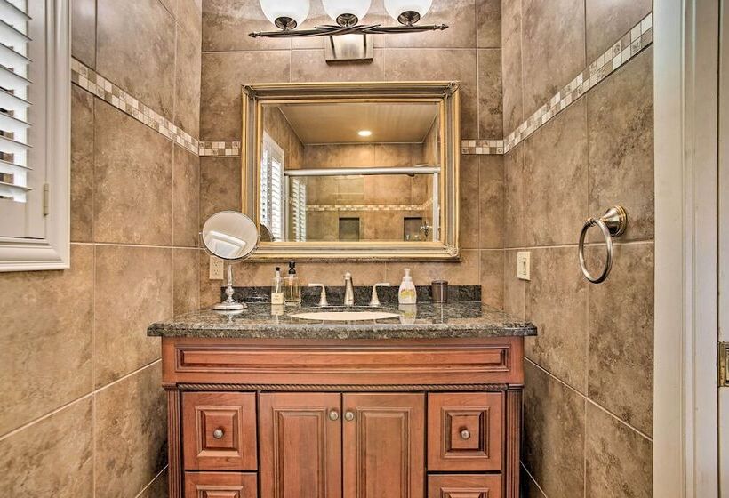 2 Mi To Beach: Updated & Private Oakland Park Gem!