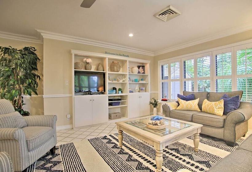 2 Mi To Beach: Updated & Private Oakland Park Gem!