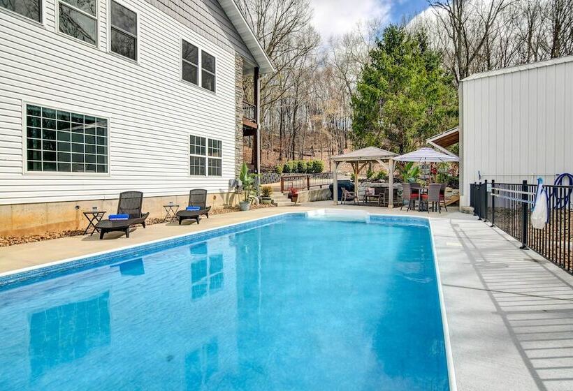 Secluded Branson Escape W/ Pool & Game Room!